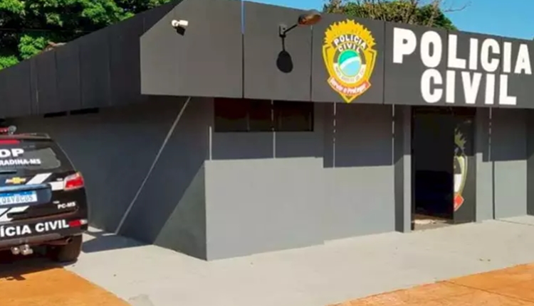 Sozinha em carro, criança é sequestrada e estuprada