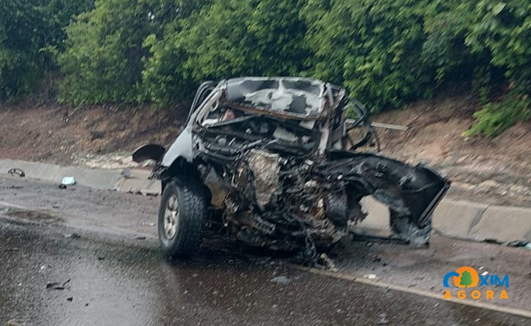 Dois morrem em colisão frontal entre caminhonete e bi-trem na BR-163 em Coxim