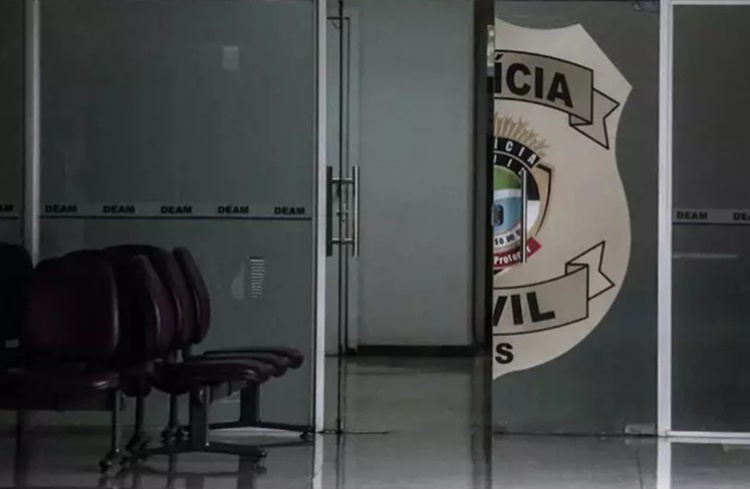 Pedreiro nega estupro, diz que filha de 13 anos via “pornôs” e namorava