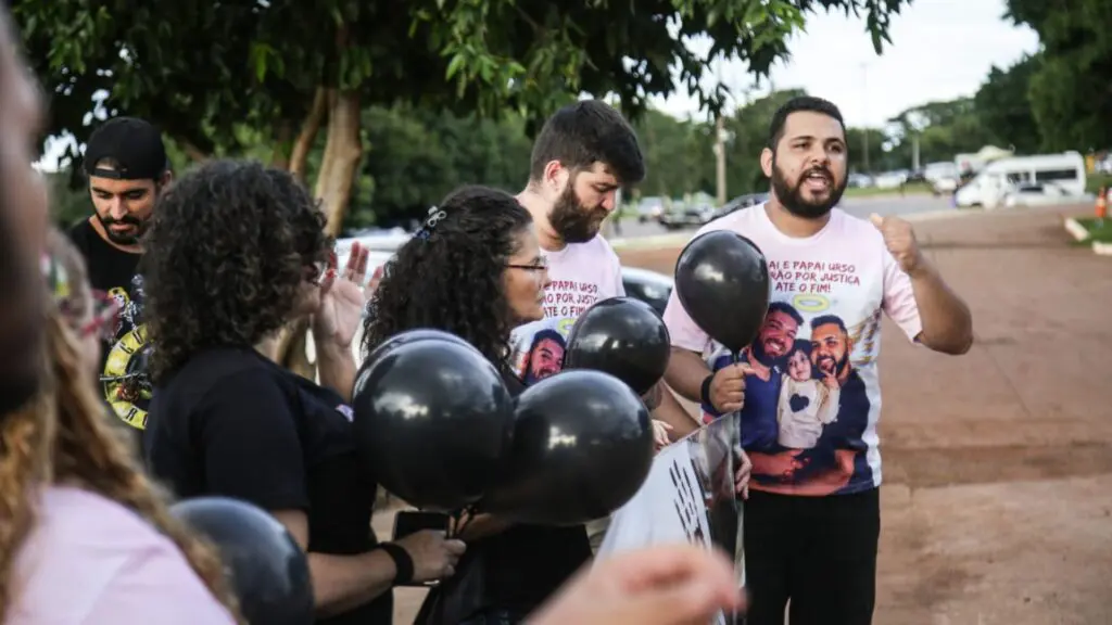 Um mês após morte de Sofia, familiares fazem protesto nos Altos da Afonso Pena