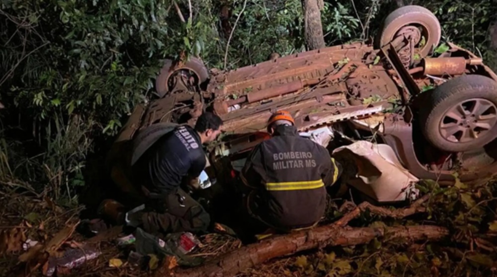 Motorista perde controle e morre na BR-262 após carro capotar várias vezes