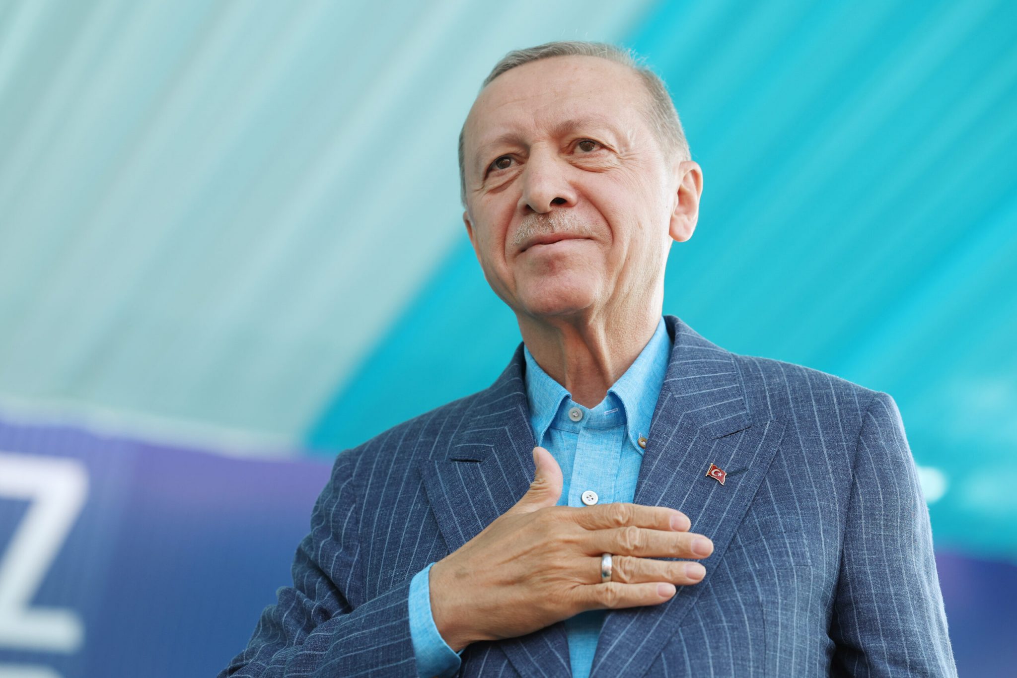 Reeleito na Turquia, Erdogan ataca homossexuais e imprensa