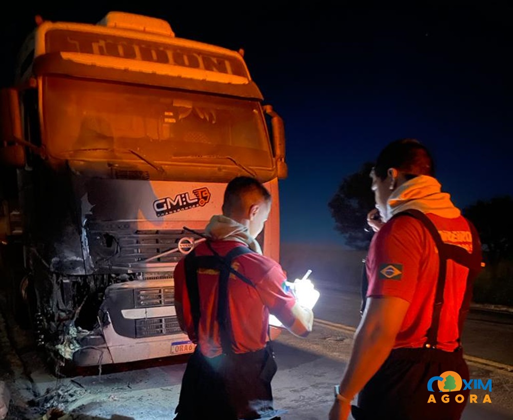 Bombeiros são acionados para conter  princípio de incêndio em carreta na BR-163