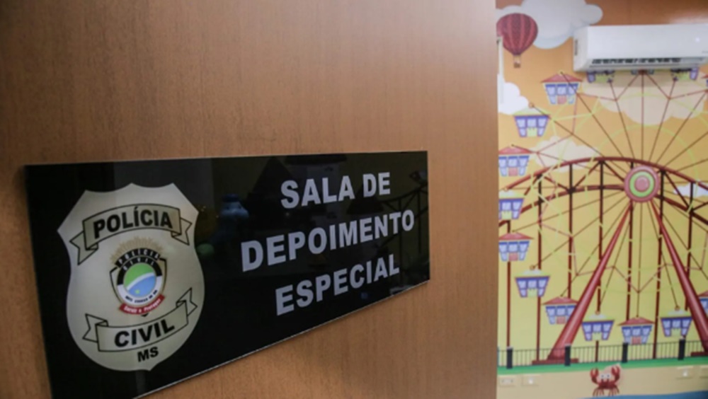 Adolescente denuncia ex por divulgar vídeos íntimos e a estuprar em Campo Grande