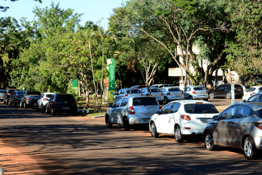 IBGE: serviço público tem a melhor média salarial do MS; serviço doméstico a pior