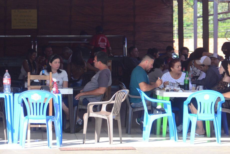 Oferecer apenas cardápio digital para clientes está proibido em Mato Grosso do Sul