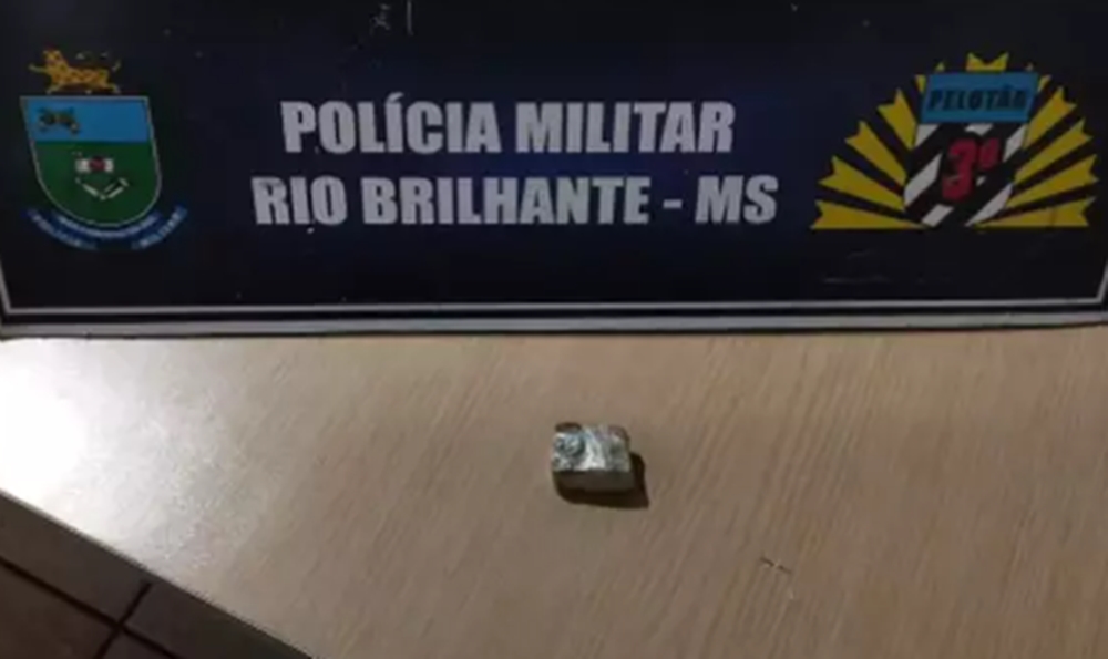 Cantor Manutti é preso ao dirigir sob efeito de álcool e com droga