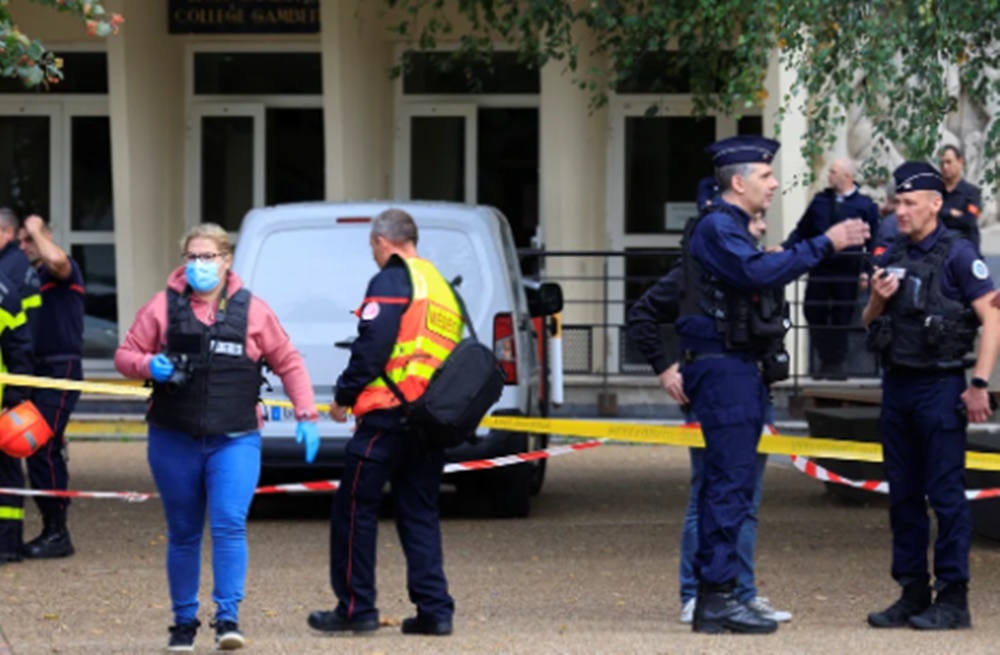 Atentado terrorista em escola na França deixa um morto e um ferido