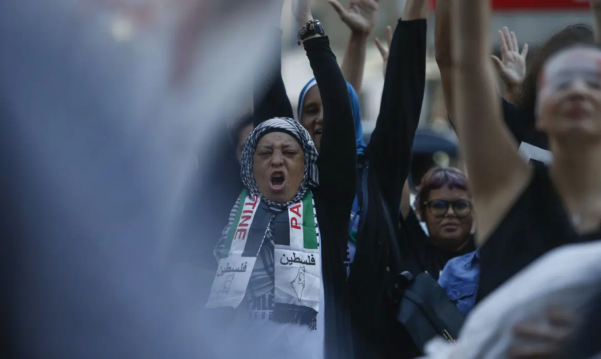 Atos de apoio aos palestinos reúnem milhares em várias partes do mundo