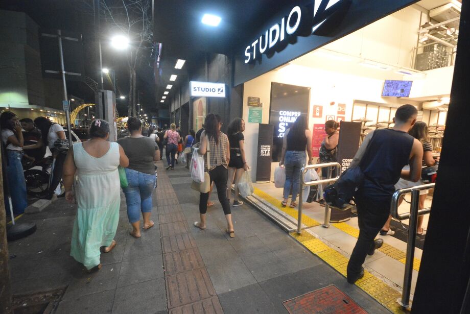 Mesmo com horário estendido, lojistas apontam redução de 20% nas vendas