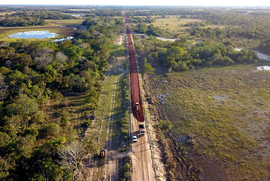 Mesmo com licenças municipais, Agesul espera o TCE para retomar estradas no Pantanal