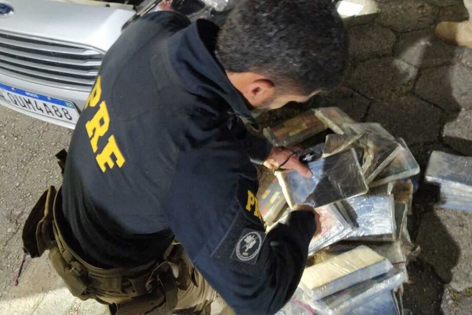 Policial Penal de MS dá carteirada, mas cai com 53 kg de cocaína em SC