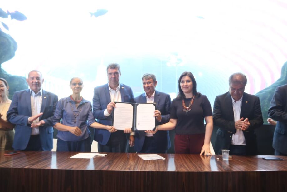 Com presença de ministros, governo assina convênio de R$ 120 milhões para reduzir pobreza no Estado