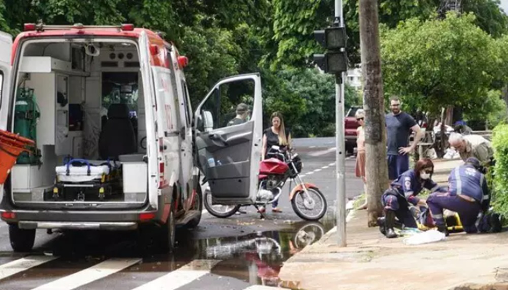 Motociclista é arremessado em cruzamento da região central da Capital e morre no hospital