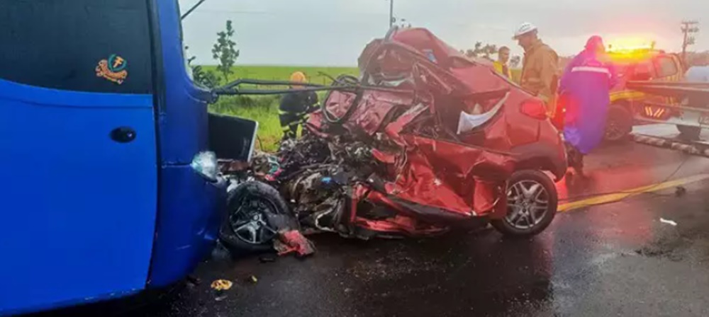 Acidente envolvendo ônibus mata 3 adultos e 1 criança em MS