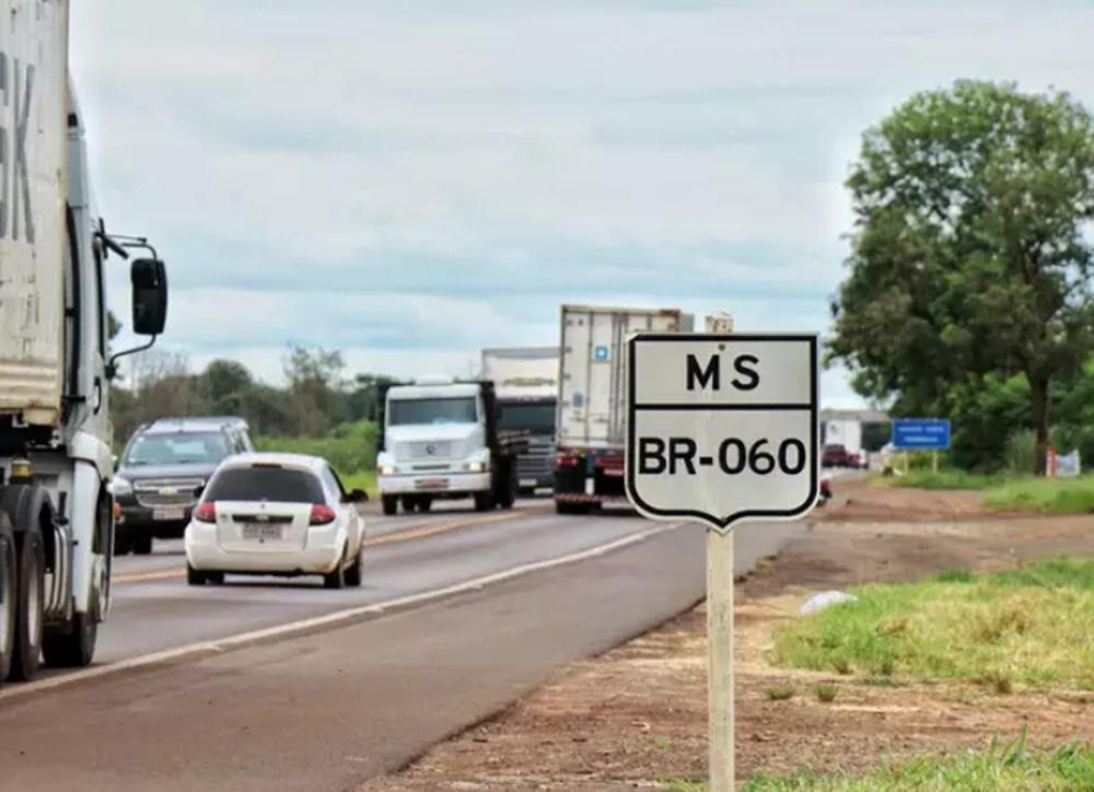 Colisão entre dois veículos mata adolescente na BR-060