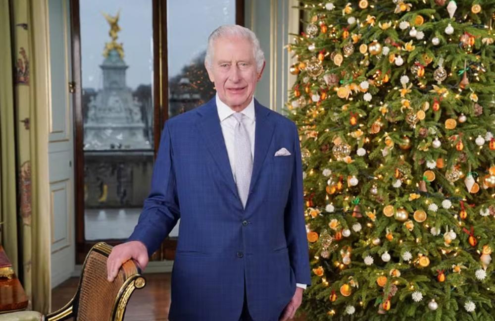 Rei Charles III dá entrada em hospital para cirurgia de próstata
