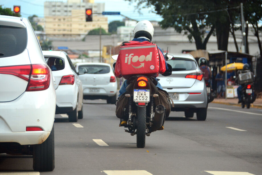 Trabalhadores de aplicativo devem ter ganho mínimo e cobertura da previdência