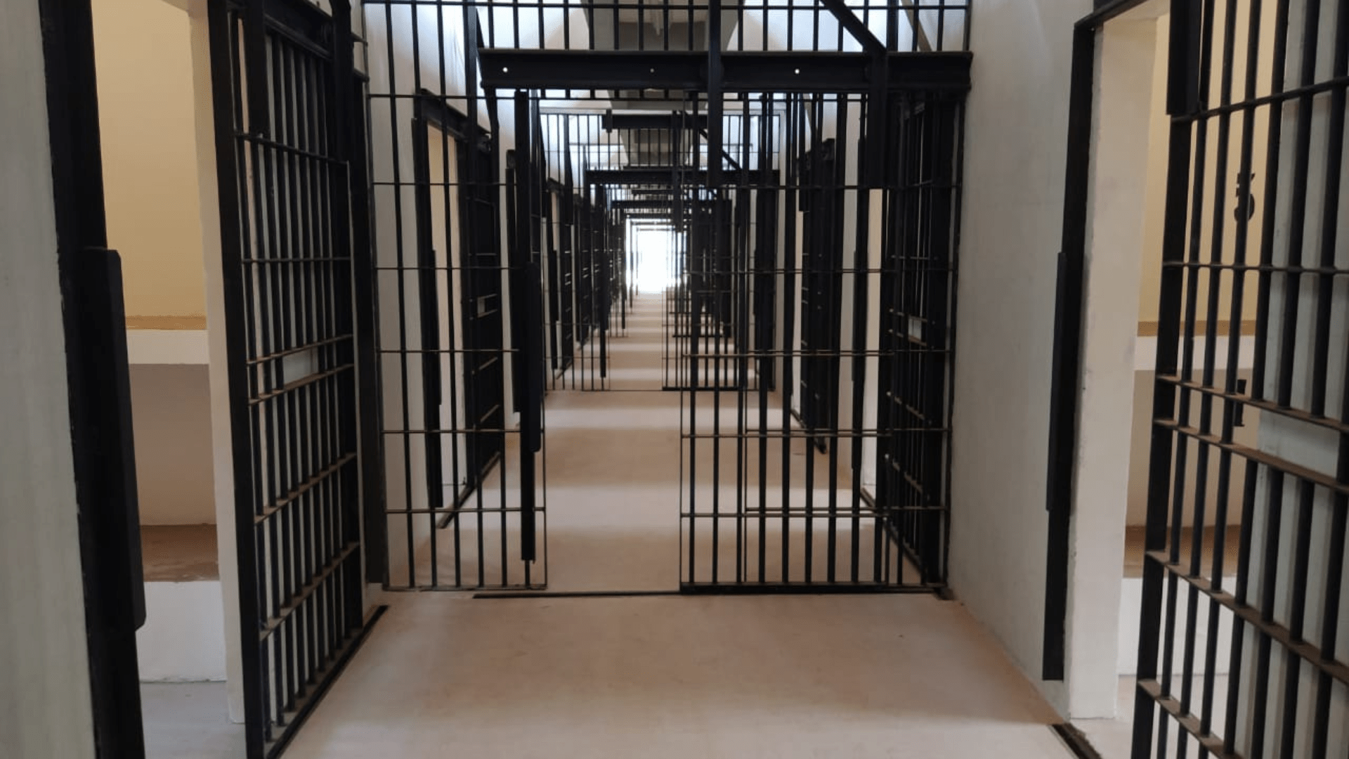 Superlotados, presídios de MS têm mais de 17 mil em celas físicas e 12 cumprem mais de 100 anos