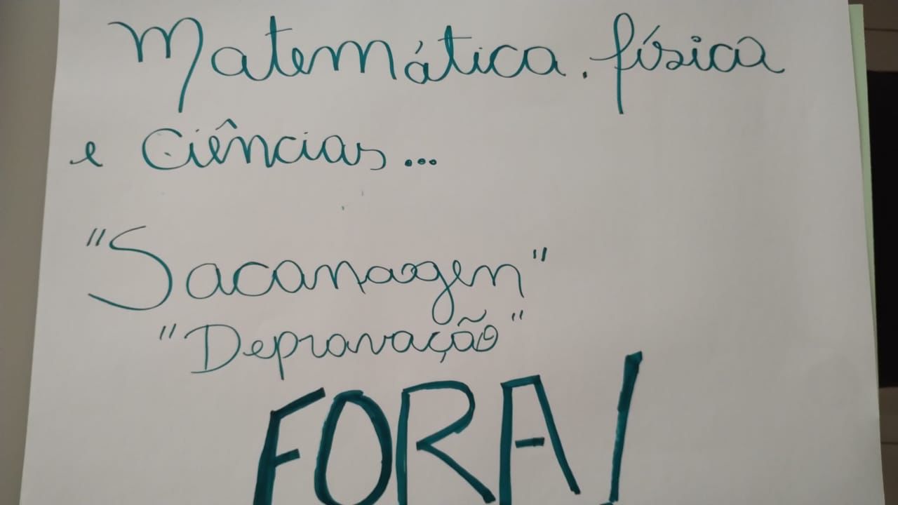 Pais protestam após aula com conteúdo sexual em escola estadual de Dourados
