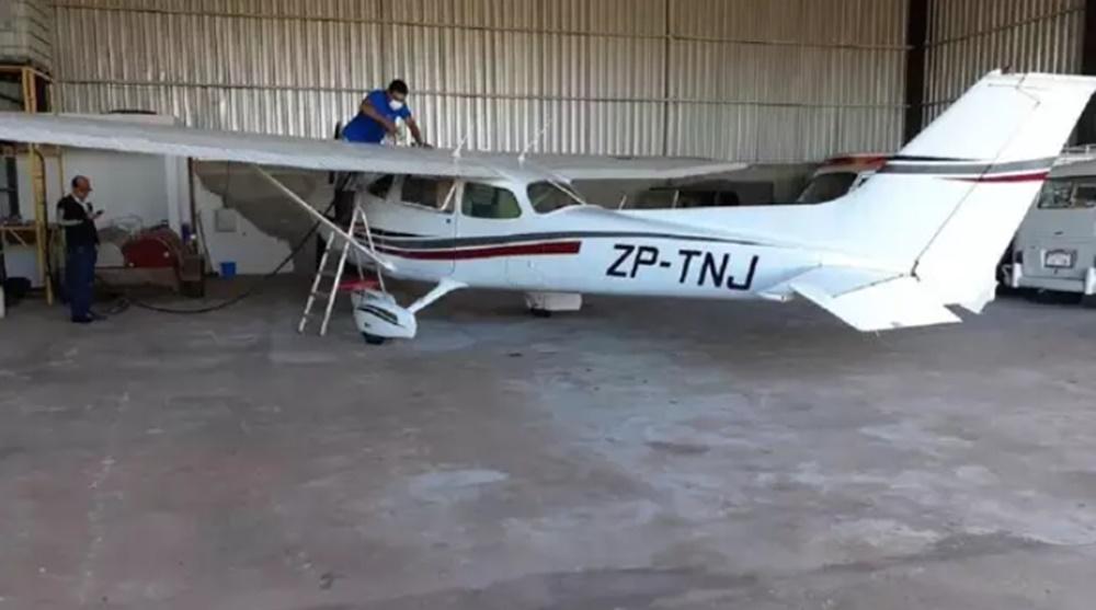 Avião é roubado por homens armados em área do tráfico