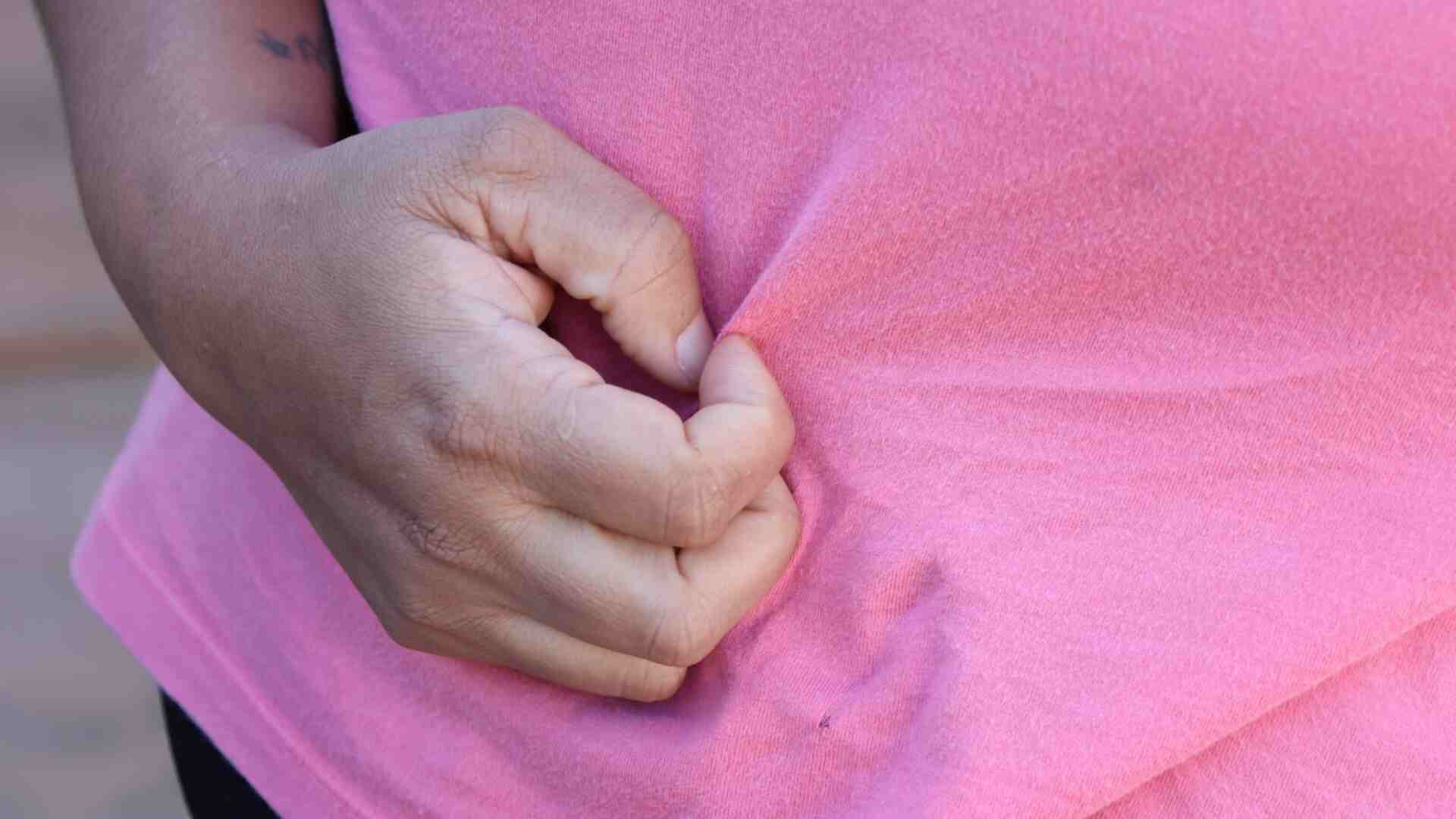 Adolescente vai buscar roupas em vizinha e homem tenta estuprá-la