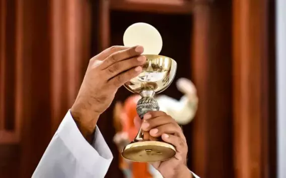 Padre preso por oferecer R$ 2 mil para ter relações com adolescente ganha liberdade em Campo Grande