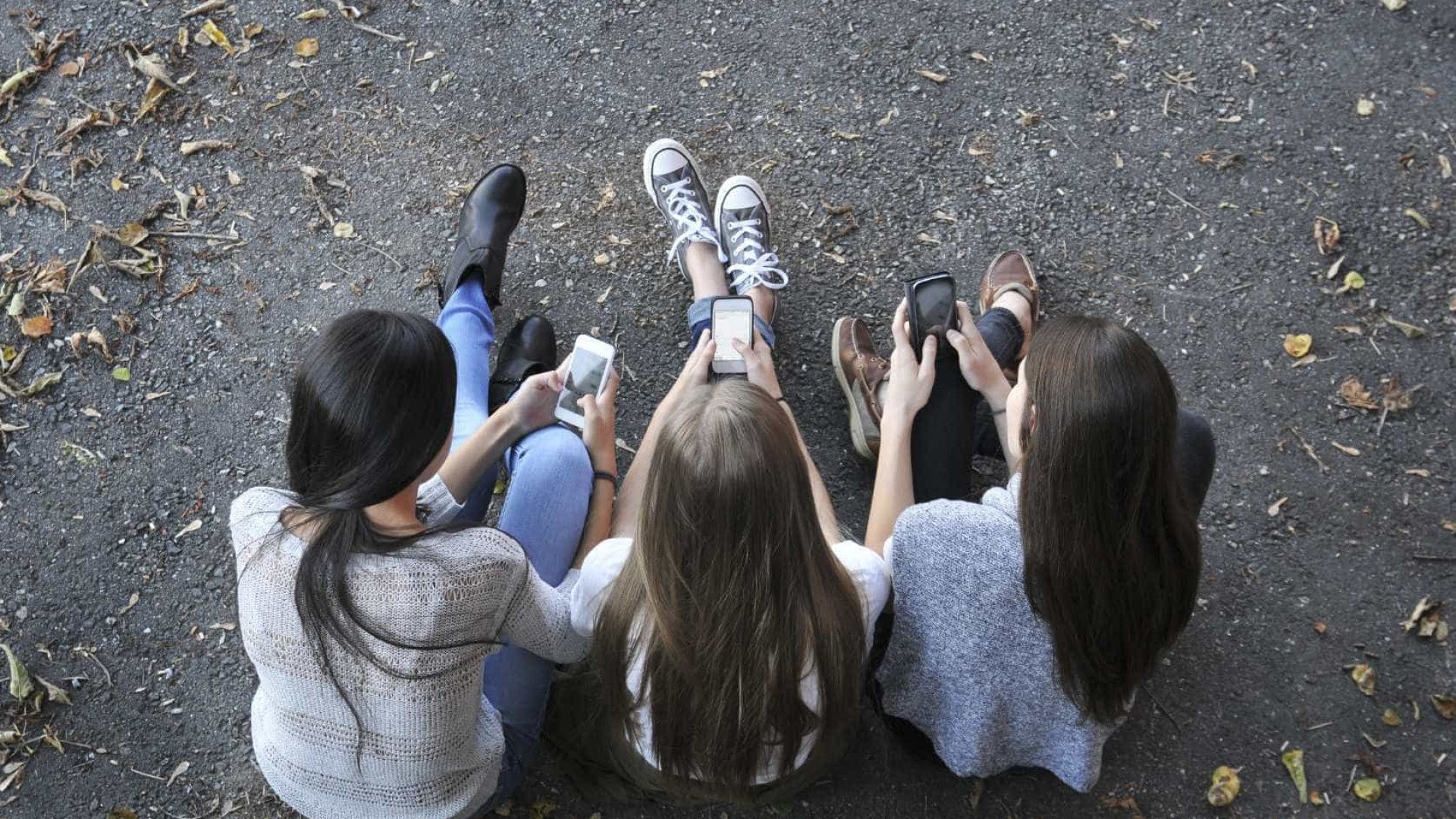 Regulador dos EUA avisa que redes sociais estão “vigiando” usuários