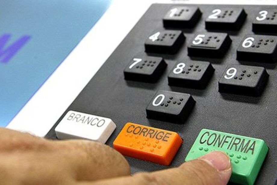 Abstenção na votação cai no Brasil e na maioria das capitais