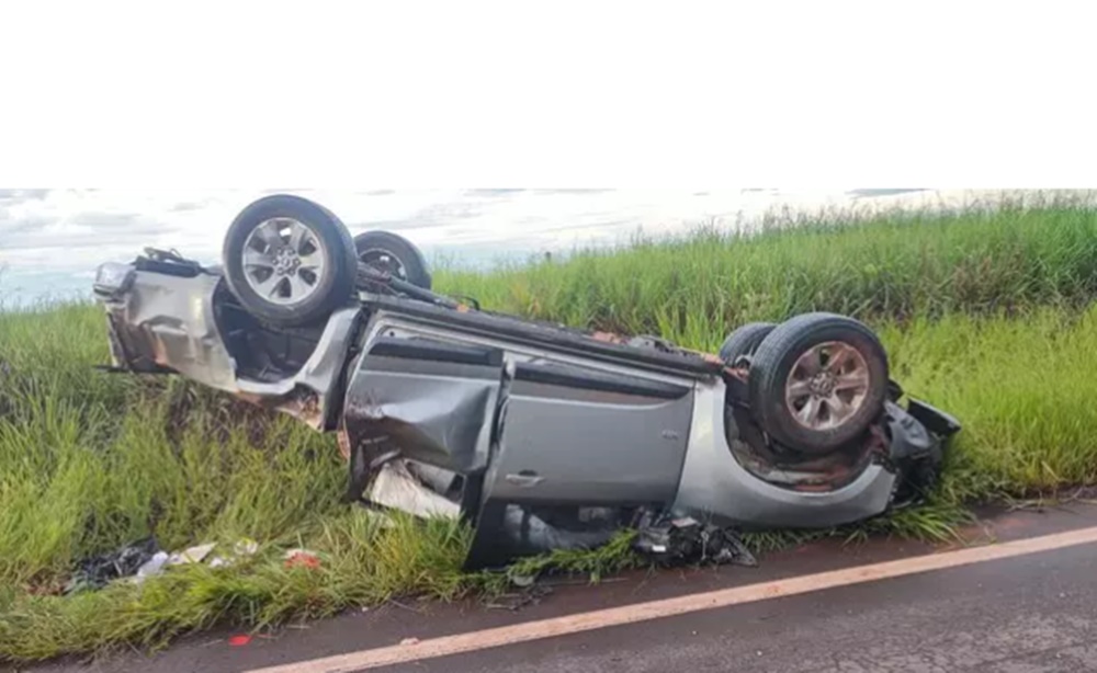 Capotagem na MS-040 deixa mulher de 63 anos e neto feridos