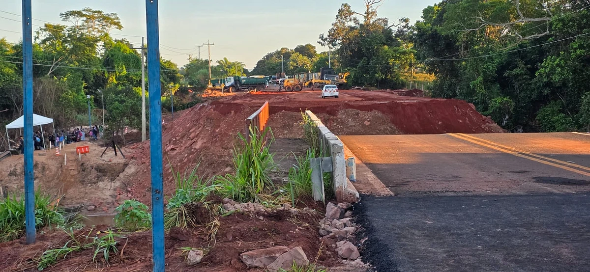 Exército inicia montagem de ponte provisória após queda de estrutura na MS-080 em Rio Negro