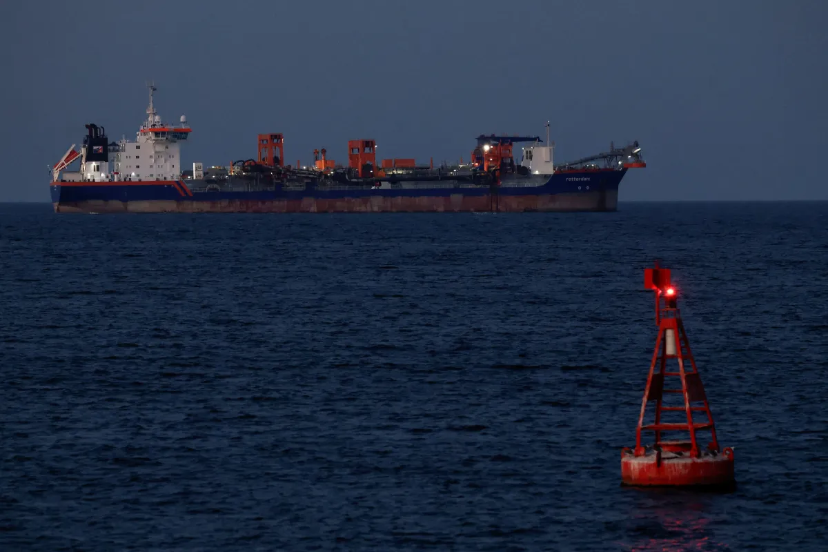 Navios de Paquistão, China e Índia cruzam Estreito de Ormuz