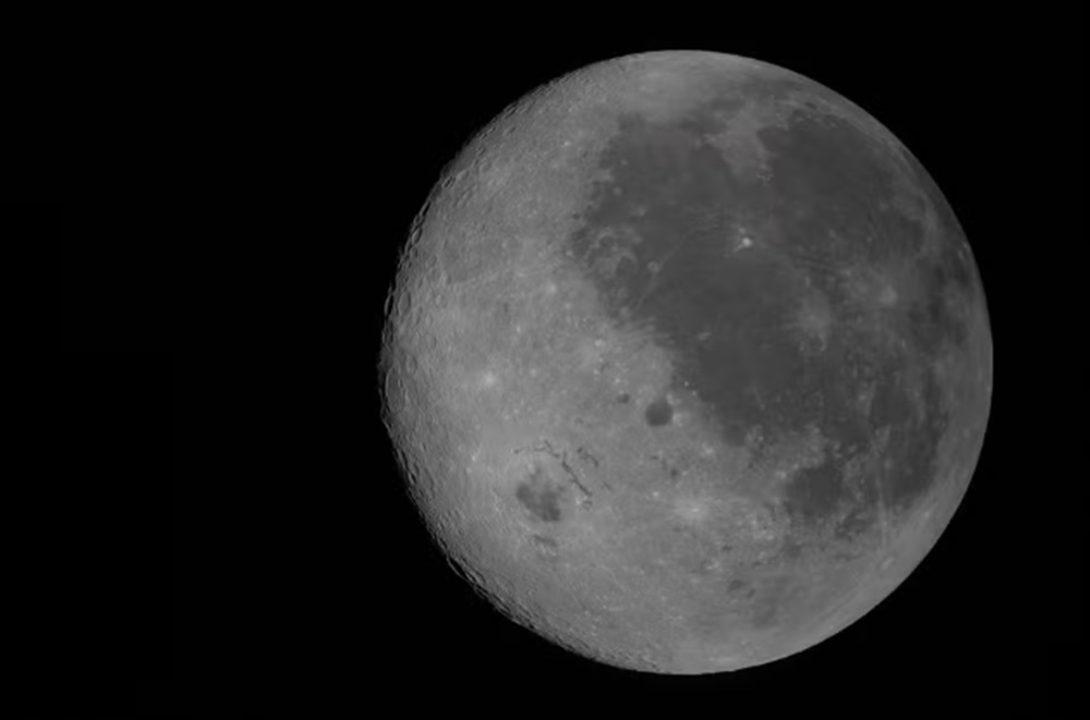 Nasa divulga fotos da Lua tiradas pela tripulação da Artemis II; imagens mostram parte do lado oculto