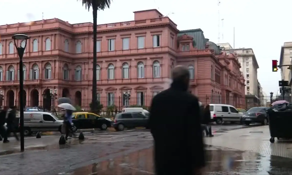 Milei proíbe acesso de jornalistas à Casa Rosada: “ataque à imprensa”