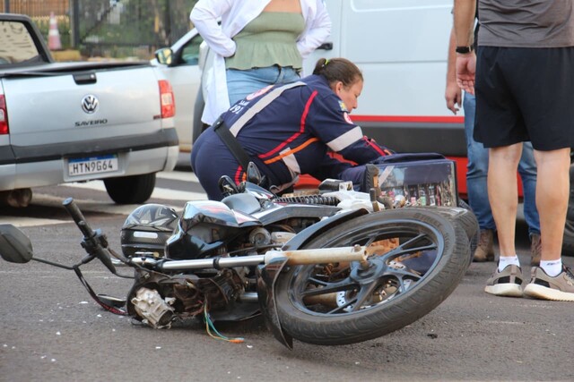 Colisão entre motos deixa 2 feridos em cruzamento no Centro da Capital