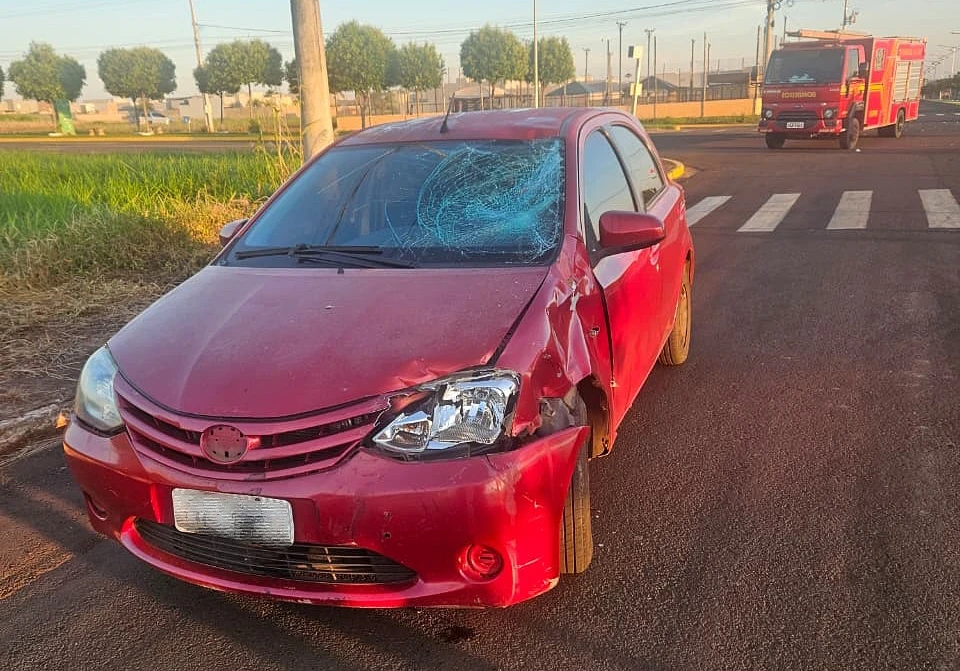 Mulher morre após acidente entre bicicleta elétrica e carro em São Gabriel