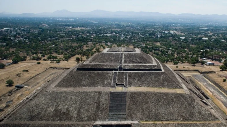Homem mata mulher e se suicida na pirâmide de Teotihuacan, no México
