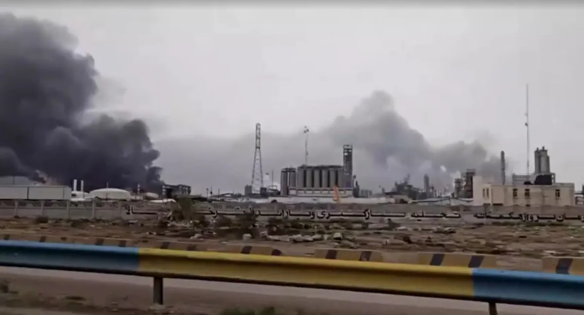 Irã ordena suspensão de exportações petroquímicas e cita danos da guerra