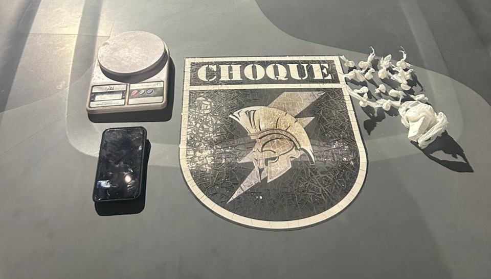 PM fecha ponto de tráfico que operava como “disk drogas” e prende suspeito em Coxim