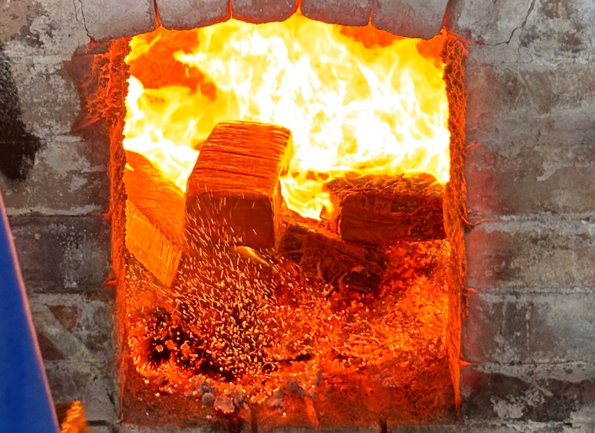 Polícia Civil incinera cerca de 3,6 toneladas de maconha que foram apreendidas em Rio Negro