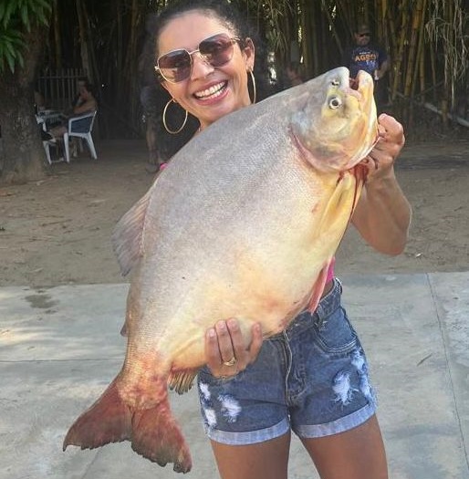 Coxinense fisga pacu de mais de 8 kg no Rio Taquari e prova fartura de peixe em Coxim