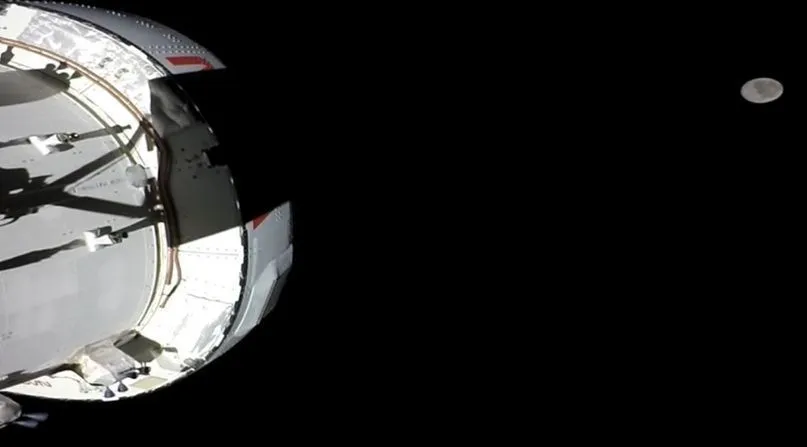 Artemis Il avança e nave Orion passa a ser “puxada” pela Lua; entenda