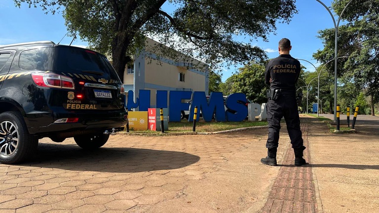 PF faz operação contra suspeita de superfaturamento em contratos de refeições da UFMS