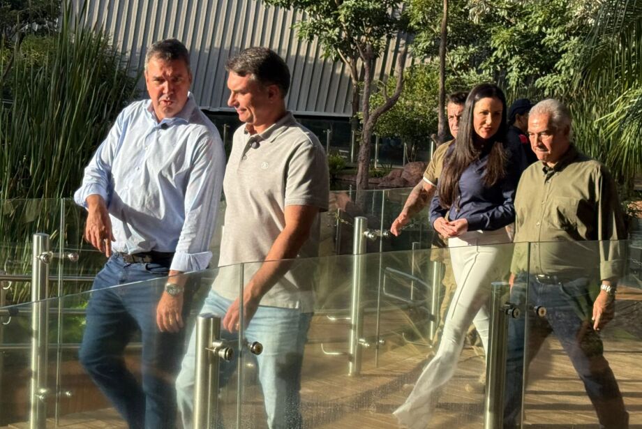 Riedel e Azambuja apresentam Bioparque Pantanal para Flávio Bolsonaro