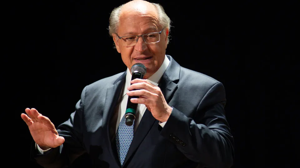 Alckmin diz que fim da escala 6×1 é tendência mundial e defende ajustes na Previdência em evento com sindicalistas