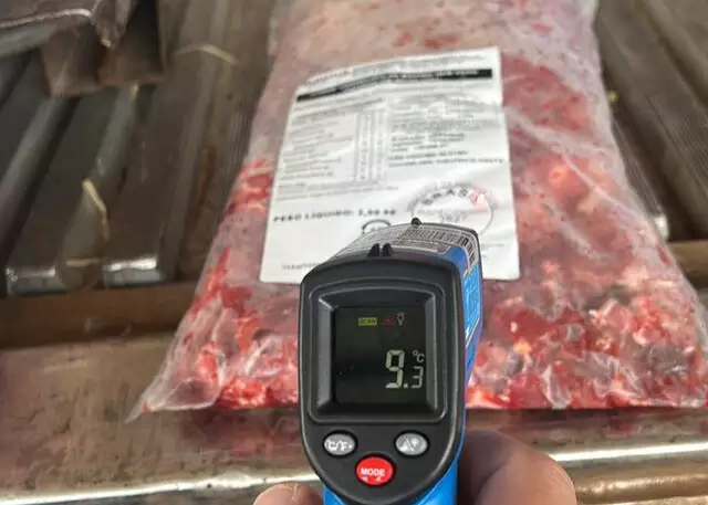 Polícia apreende 1,5 tonelada de carne imprópria que iria para merenda escolar