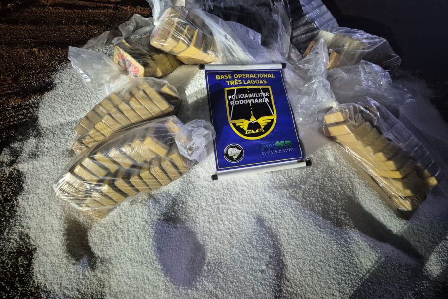 Caminhão tomba e derruba 467 kg de cocaína na MS-040