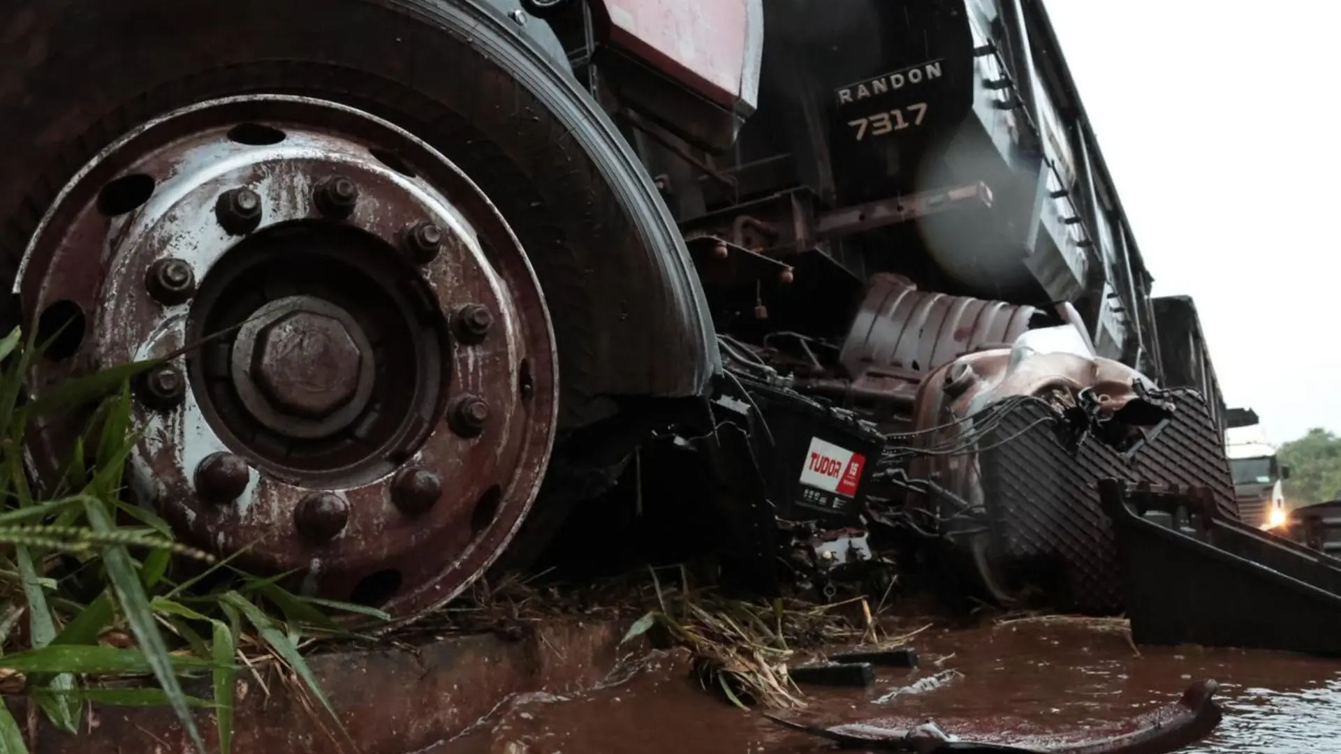BR-262 tem sequência de acidentes com carretas e trânsito fica lento em Campo Grande
