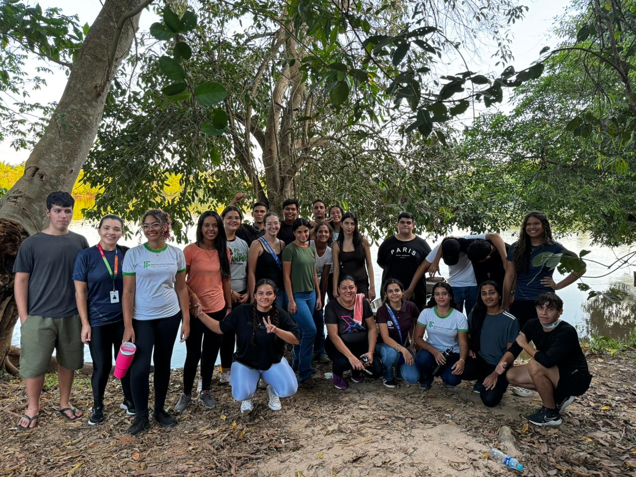 Estudantes do IFMS realizam trilha e coleta de resíduos no Córrego do Criminoso