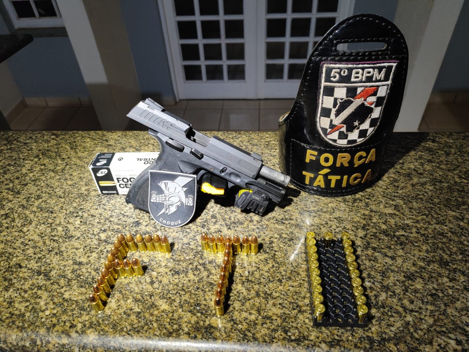 Força Tática apreende pistola, munições e motocicleta após denúncia de manobras perigosas em Coxim